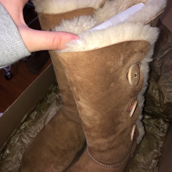 Bailey Button UGGS - Picture 4 of 4